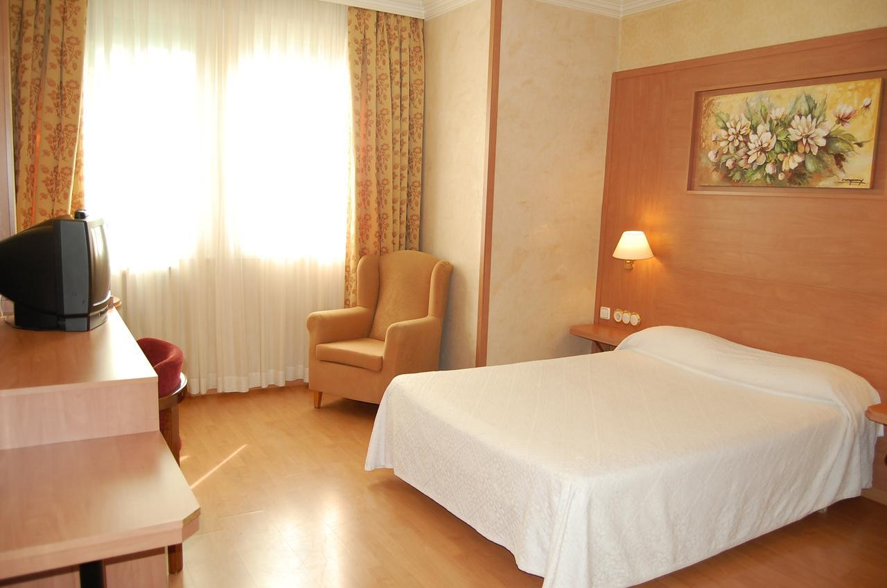Hotel Urpi Σαμπαντέλ Εξωτερικό φωτογραφία