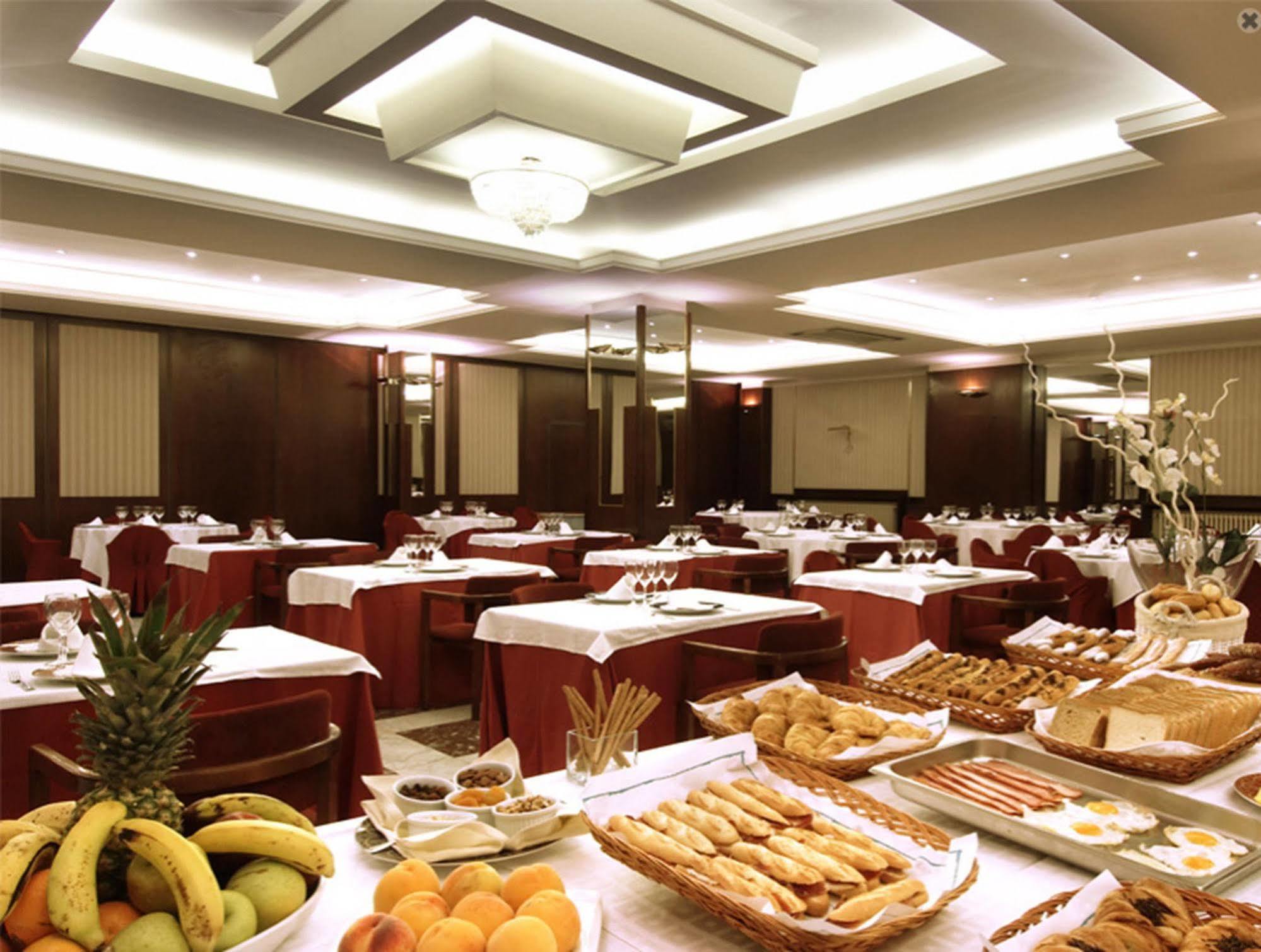 Hotel Urpi Σαμπαντέλ Εξωτερικό φωτογραφία