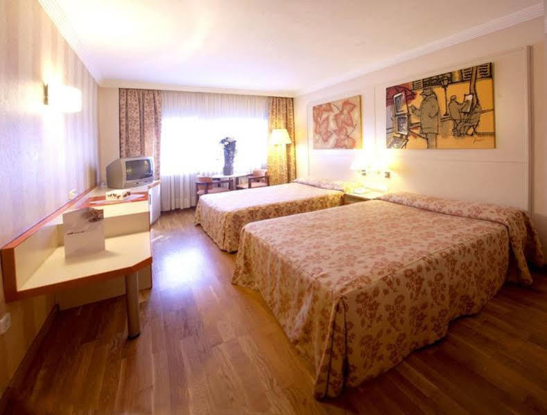 Hotel Urpi Σαμπαντέλ Εξωτερικό φωτογραφία