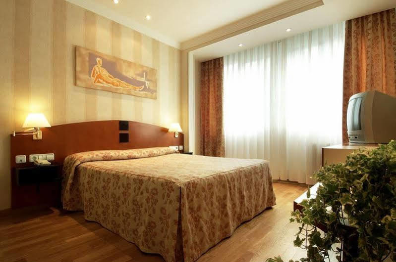 Hotel Urpi Σαμπαντέλ Εξωτερικό φωτογραφία