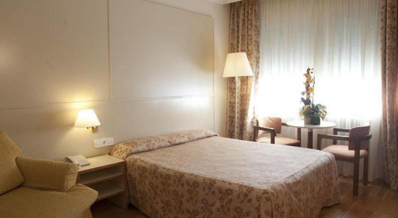 Hotel Urpi Σαμπαντέλ Εξωτερικό φωτογραφία