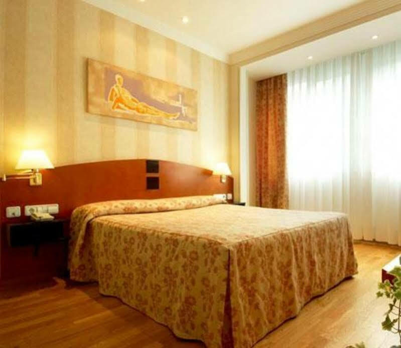 Hotel Urpi Σαμπαντέλ Εξωτερικό φωτογραφία